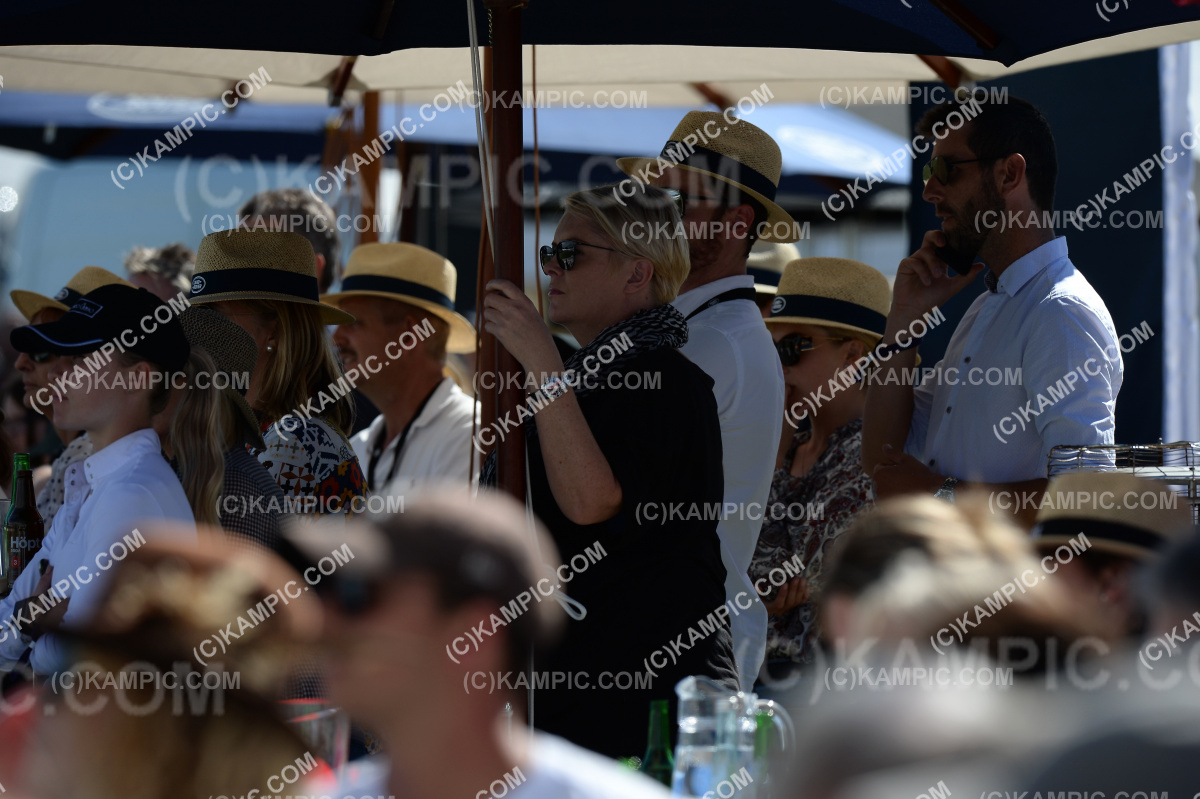 SL_200315_2136
