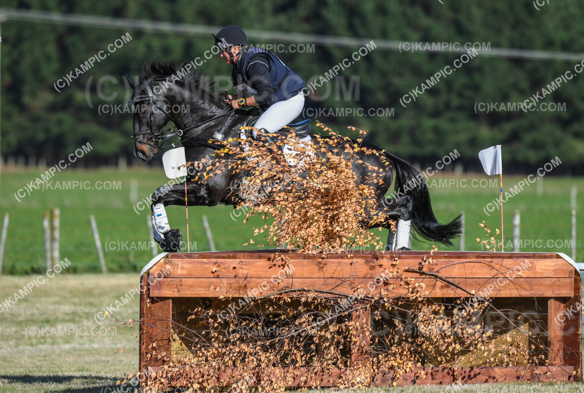 SL_210515_3500