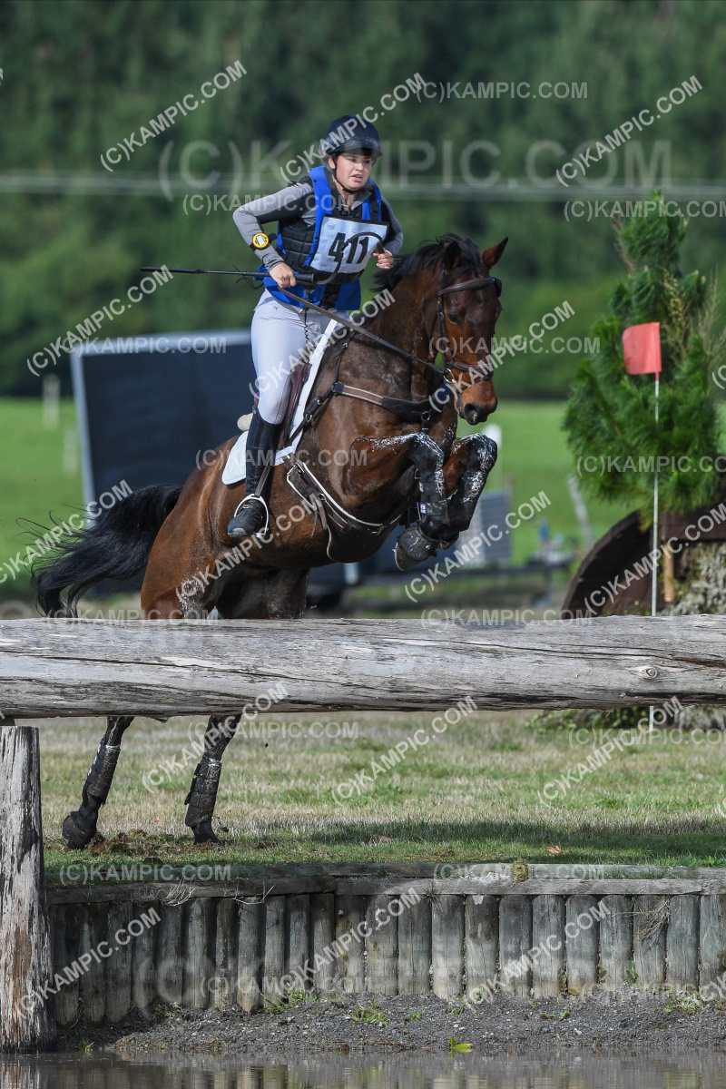 SL_210515_2832
