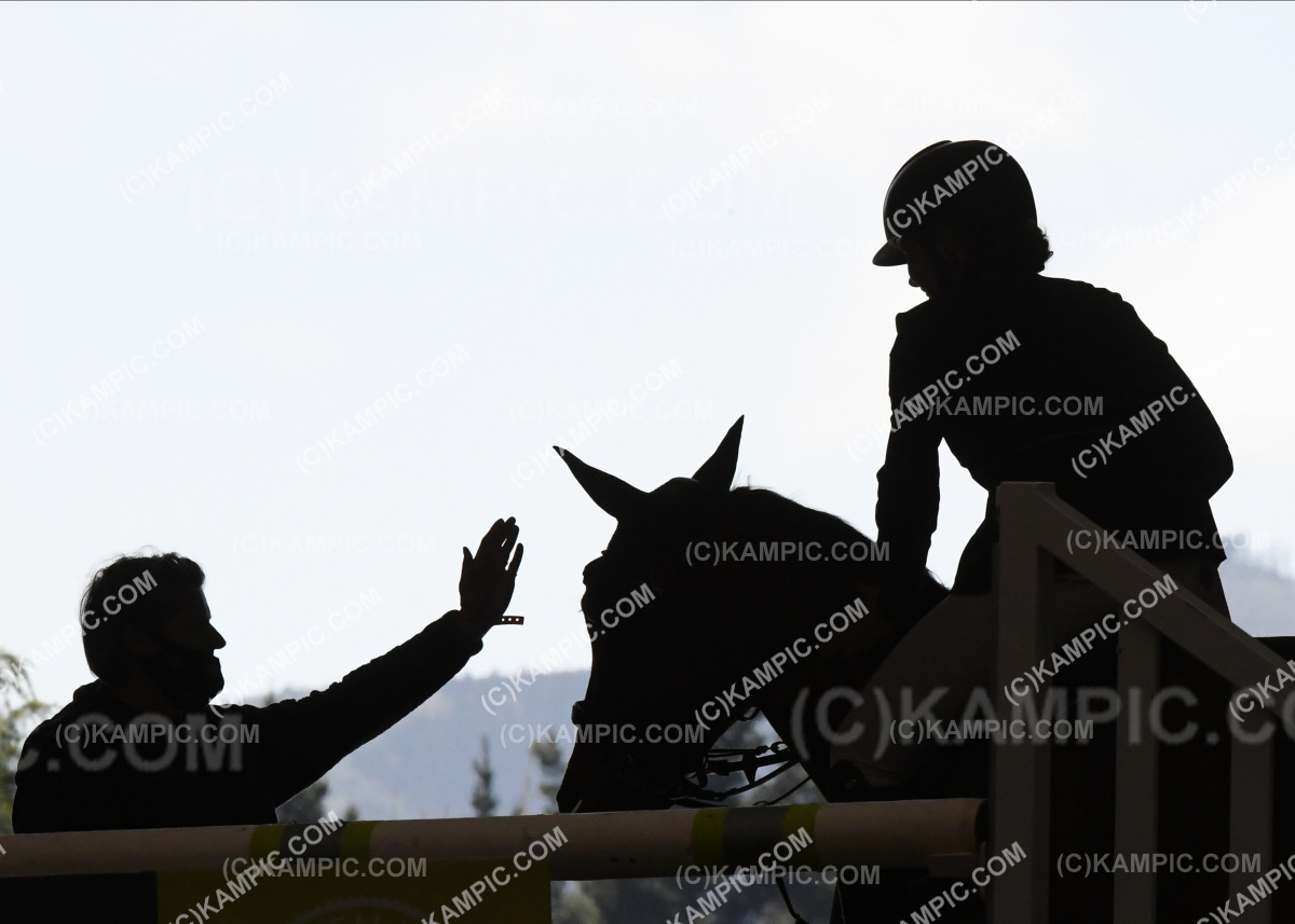 SL_210925_2445