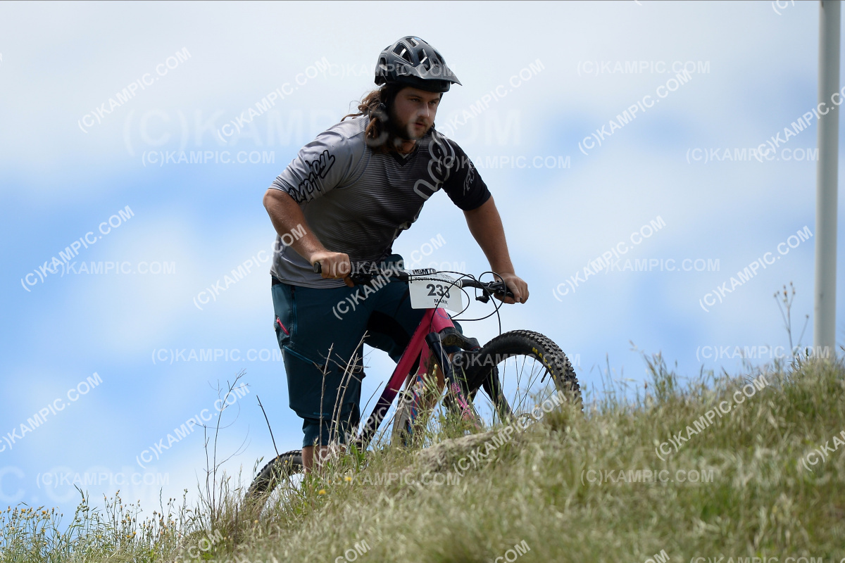 SL_211114_1437