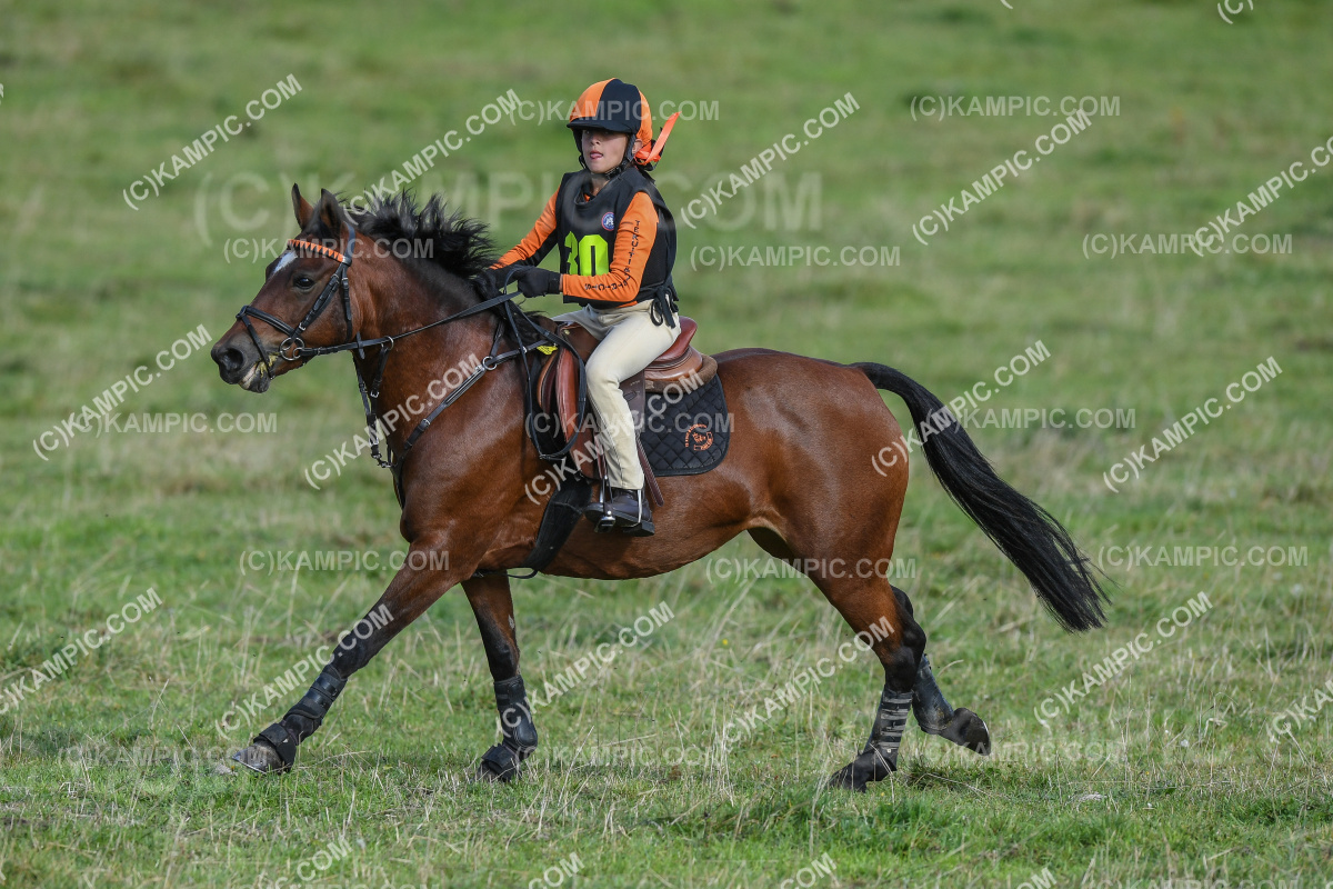 SL_220327_0758