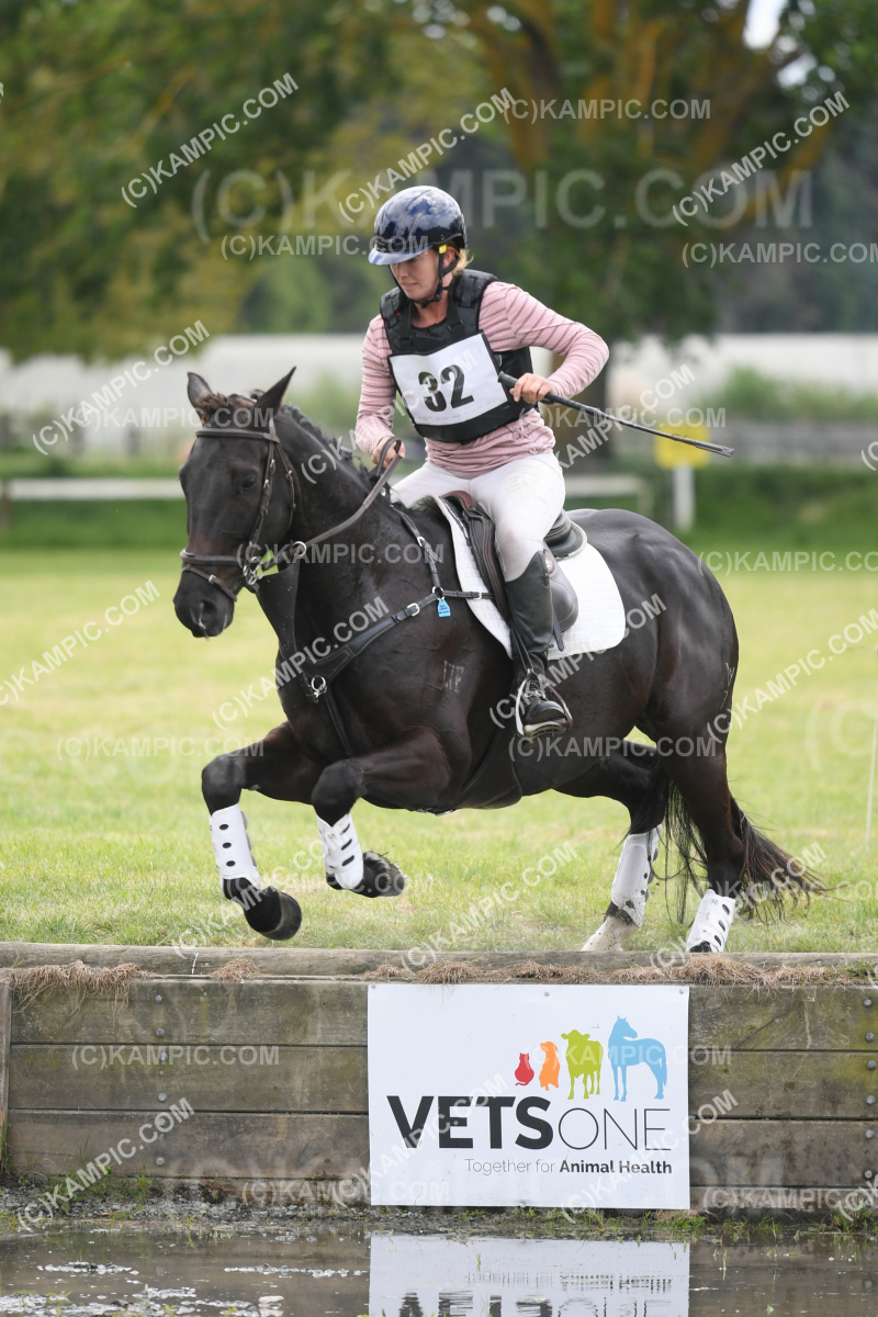 JW_231029_3742
