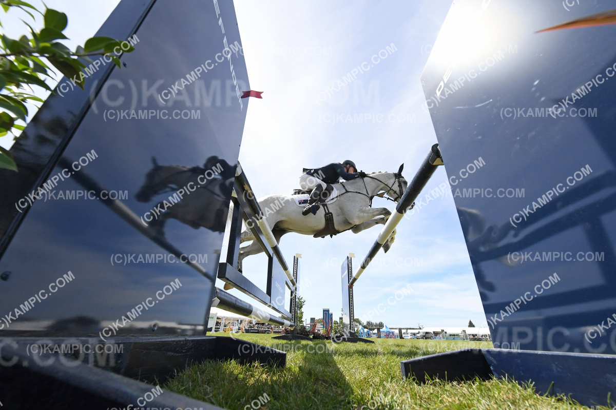 KM_240310_5215
