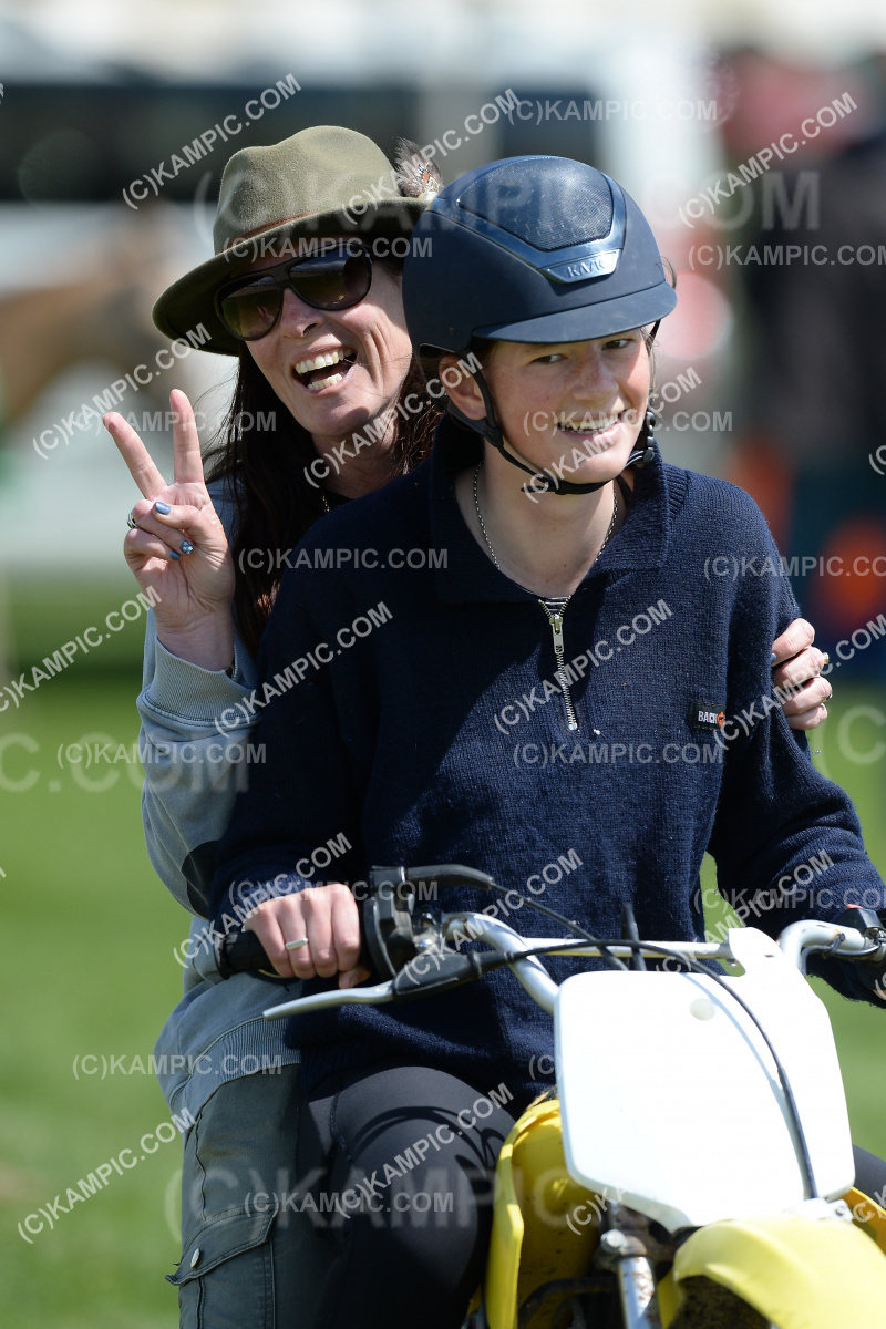 SL_201205_0376