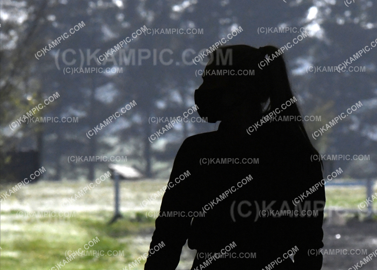 SL_210925_0034