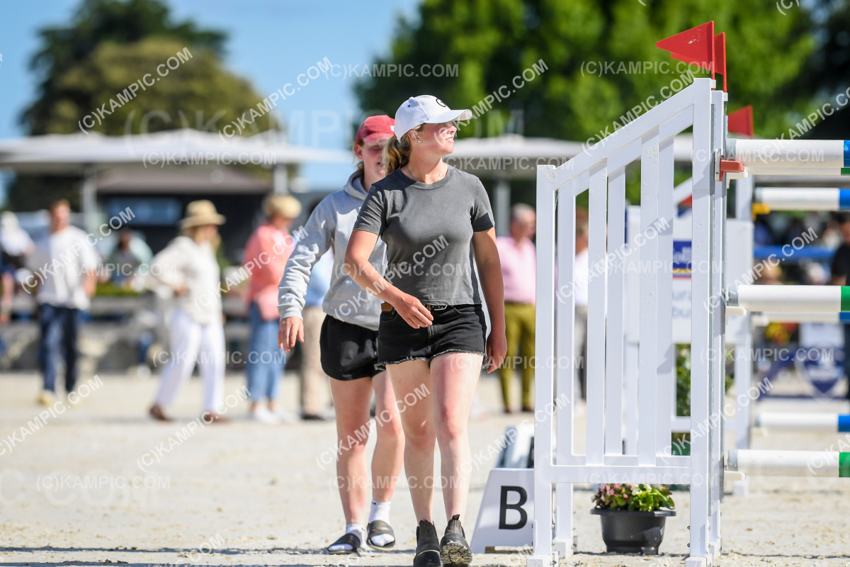 SL_221105_3648