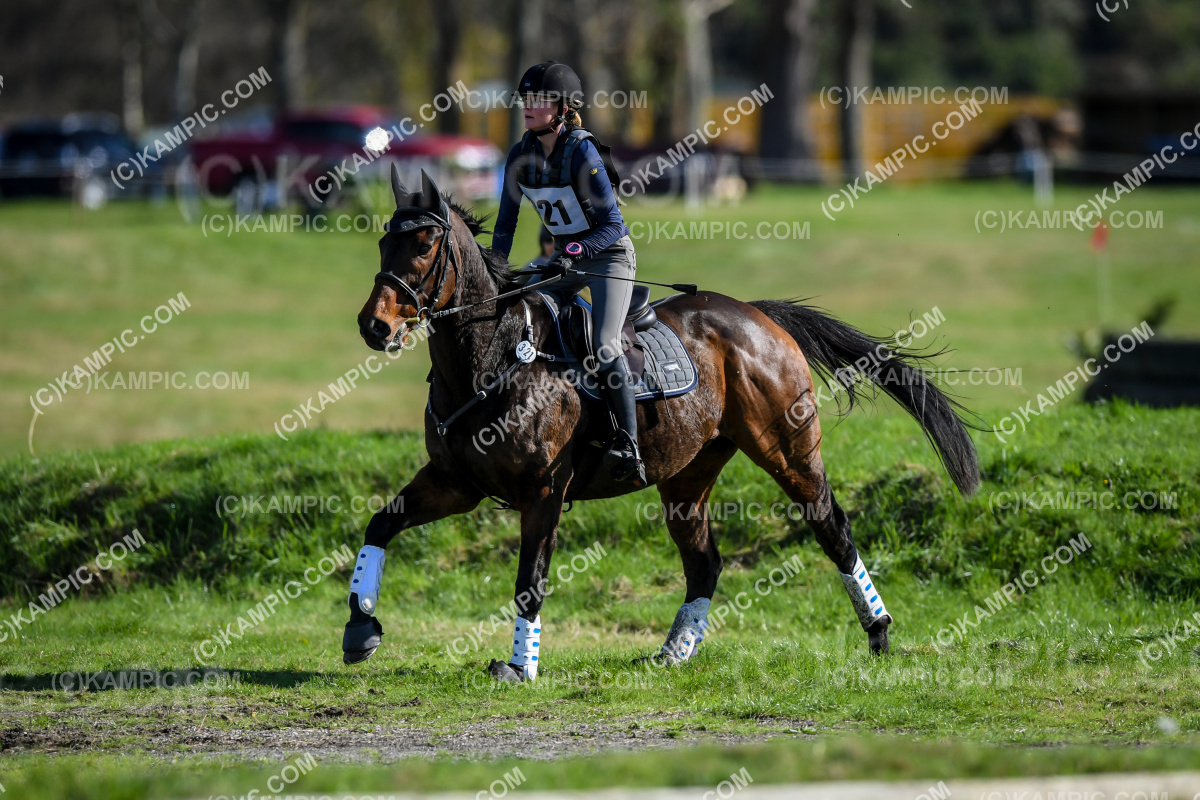 SL_230512_0980